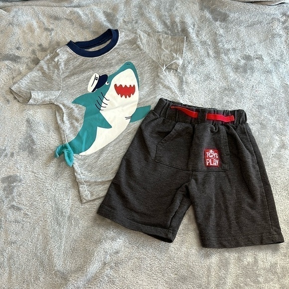 Disney and Carter's - 2 piece  toddler summer set. Size 2T - Picture 1 of 7